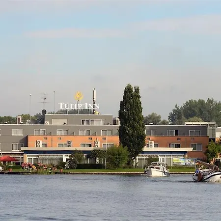 Gr8 Riverside Hotel
