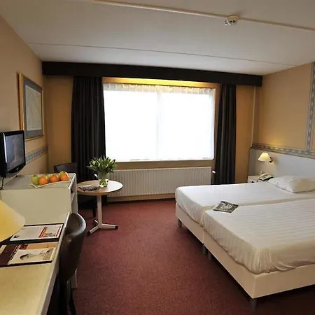 Gr8 Riverside Hotel