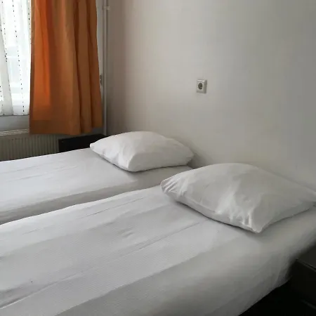 Sphinx Hostel *