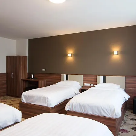 Otel King's Court 3*