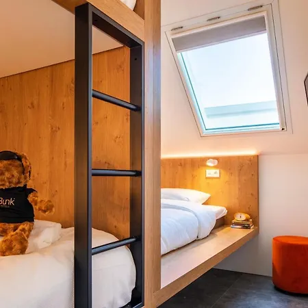 Bunk Hotel 3*