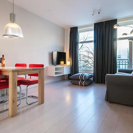 Apartment Short Group Dapper Market Serviced *