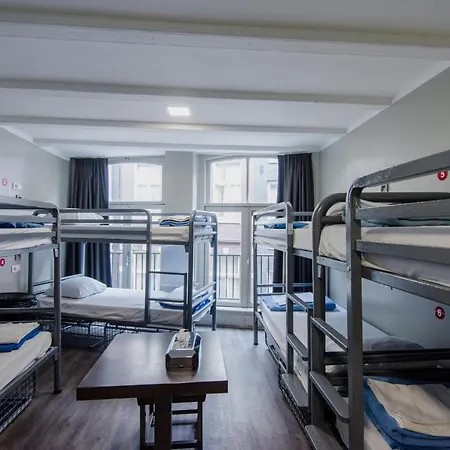 Warmoes Hostel *