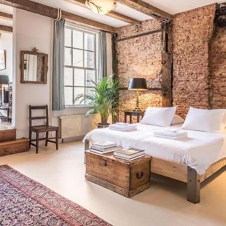 Classy 17th C Canalhouse بيت ضيافة