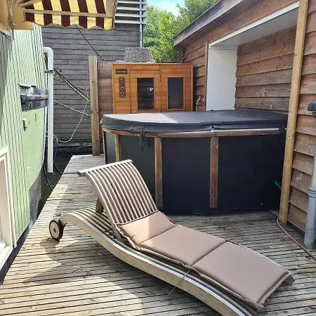 The Amsterdam House Boat With Jacuzzi & Sauna