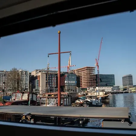 Houseboat-amsterdam * Amsterdam