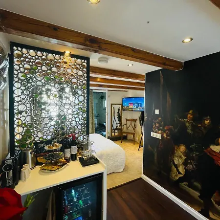 Bed & Breakfast Luxury Suites The Enlightened House Amsterdam