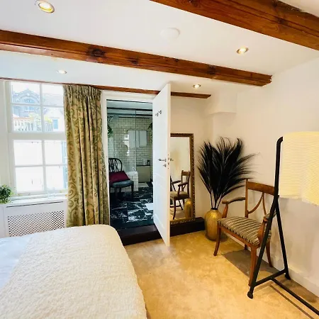 Bed & Breakfast Luxury Suites The Enlightened House