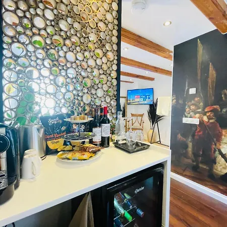 Luxury Suites The Enlightened House Bed & Breakfast *