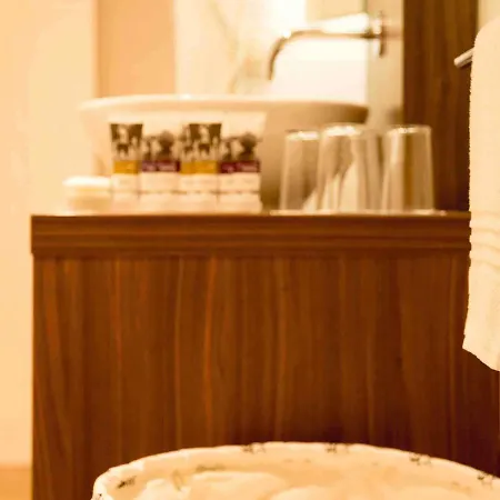 Mercure Centre Canal District Hotel