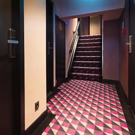 Huygens Place Hotell 4*