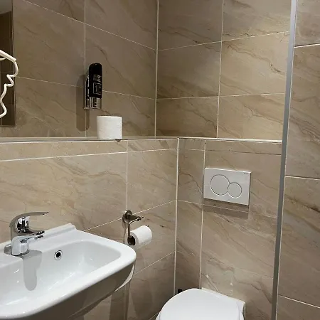 Blossoms Hotel 2*