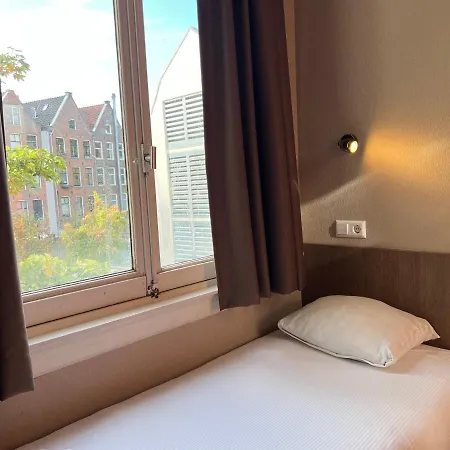 Blossoms Hotel 2*