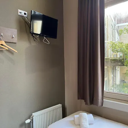 Blossoms Hotel 2*