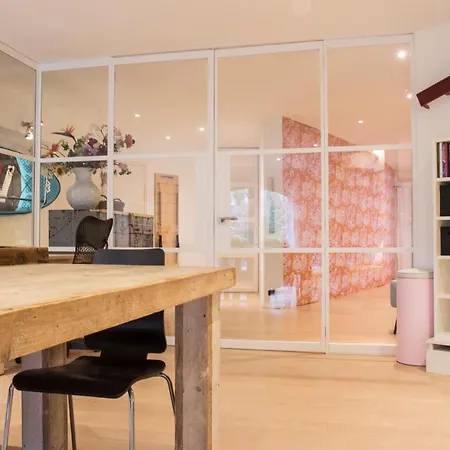 Bed and breakfast Flo's Atelier - Family Ámsterdam