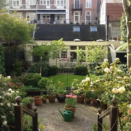 Vondelparkmuseum לינה וארוחת בוקר 2*