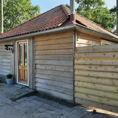 Bed & Breakfast Voorhuis En Klein Waterland *