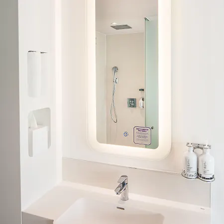 Yotel Hotel 4*