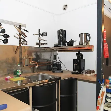 Warehouse In Spacious Industrial Workshop Appartement