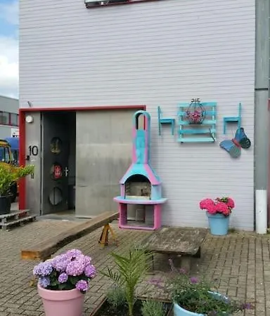 Warehouse In Spacious Industrial Workshop Appartement