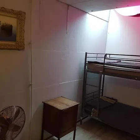 Warehouse In Spacious Industrial Workshop Appartement