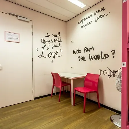 Hostelle - Women Only Hostel