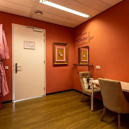 Hostelle - Women Only *