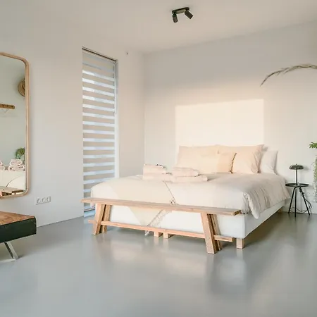 Bright & Stylish Boutique Studio 45M2 With Amazing Sunset Views 아파트 *
