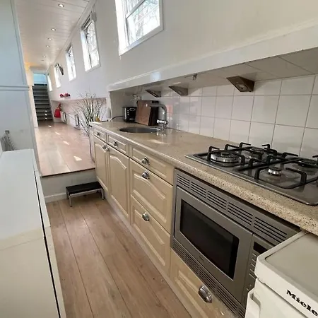 Spacious Homely House Boat * 암스테르담