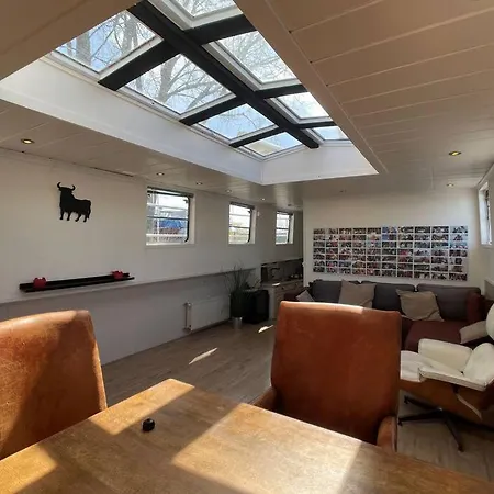 Spacious Homely House Boat 샬레 암스테르담