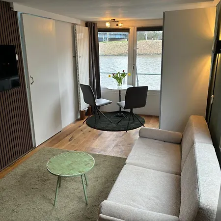 Couette-café Luxury On Robs Houseboat Special For Couples