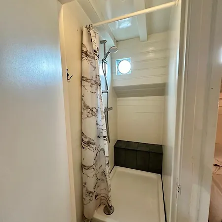 홈스테이 Houseboat In