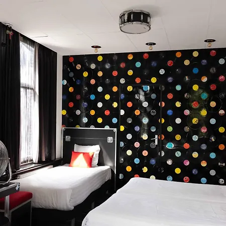 Backstage Hotel 2*