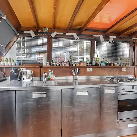 Апартаменты Amstel Houseboat Right Across The Opera *
