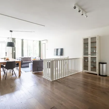Aparthotel Dockside Flats 4*