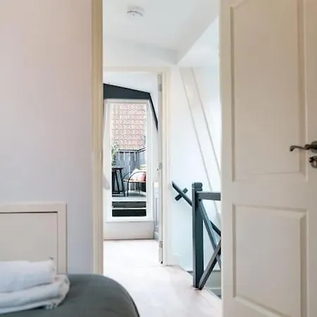 Apartment Rooftop Retreat *