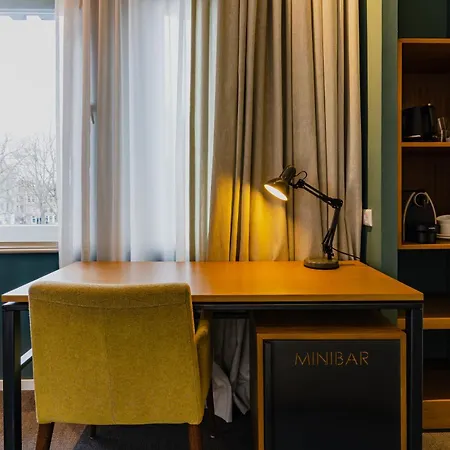 Hotel De Hallen 4*