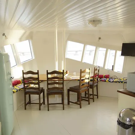 Botel The Island Houseboat Amsterdam