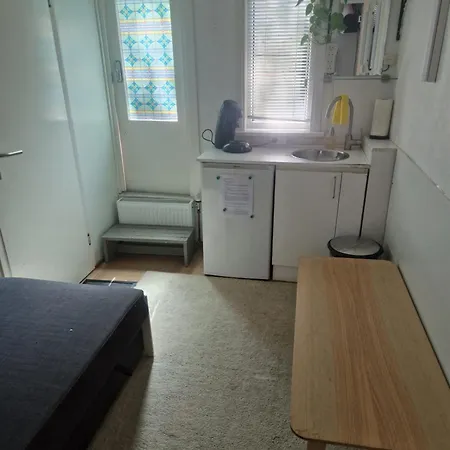 Houseboat Bed & Breakfast