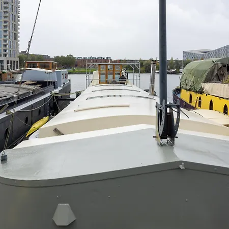 Pensión Boat - A Unique Houseboat In *