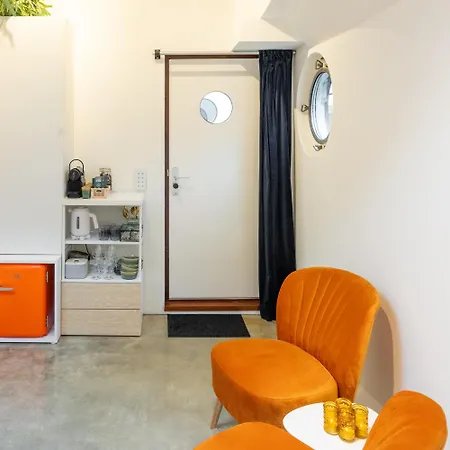 Pensión Boat - A Unique Houseboat In