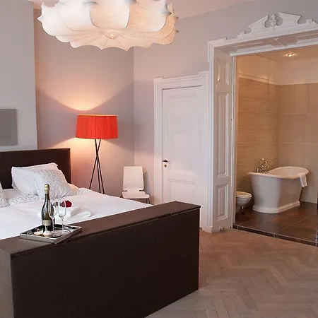 Amstel Corner 3*