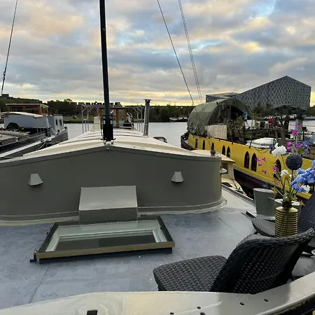Pensión Boat - A Unique Houseboat In Ámsterdam