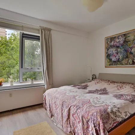 Cozy Retreat With Park Views And Free Parking *