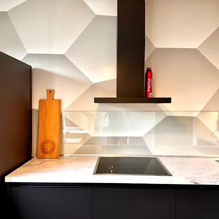 Cozy Retreat With Park Views And Free Parking Apartamento