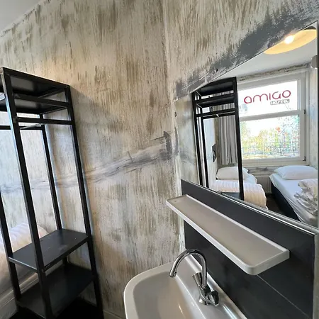 Amigo Budget Hostel *