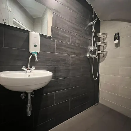 Amigo Budget Hostel *