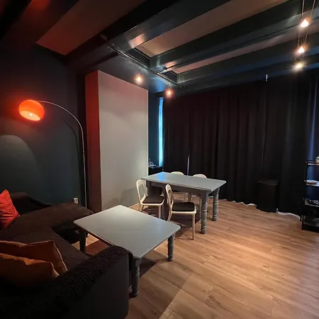 Couette-café Nes 2*