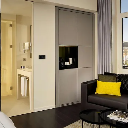 Park Plaza Victoria 4*