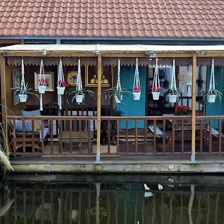House Boat With Waterfront Terrace Affittacamere Amsterdam